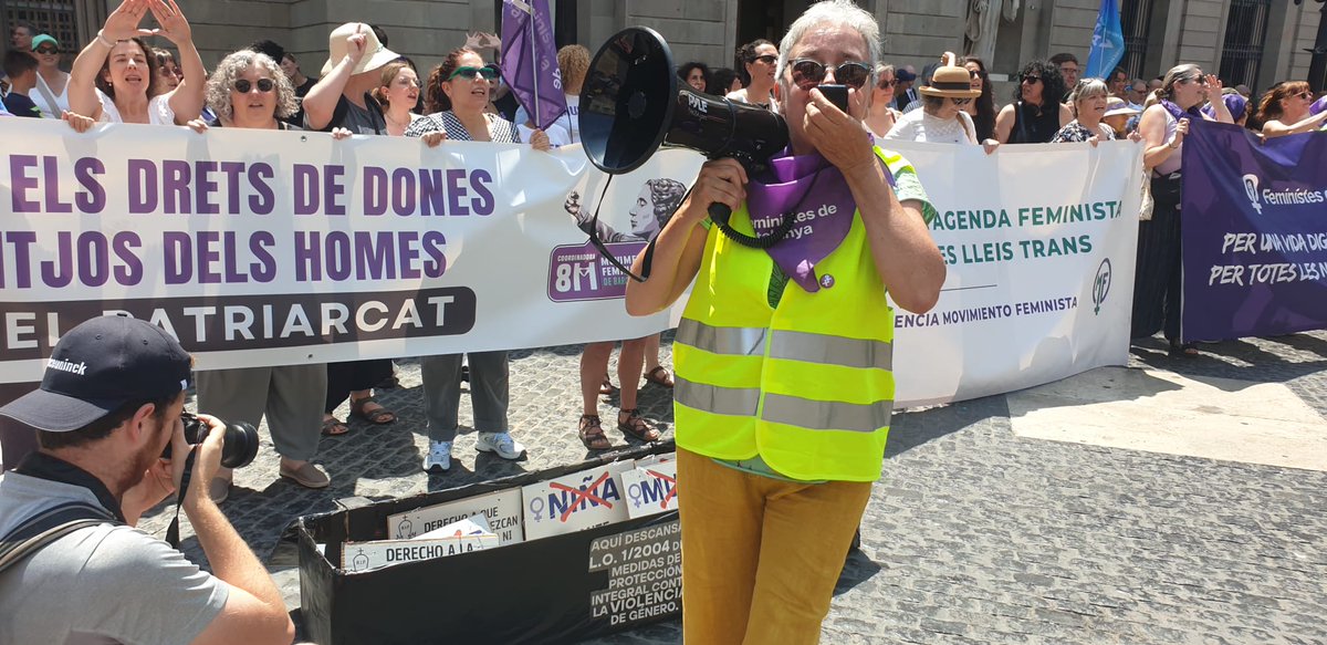 A primera línia , les àvies feministes.