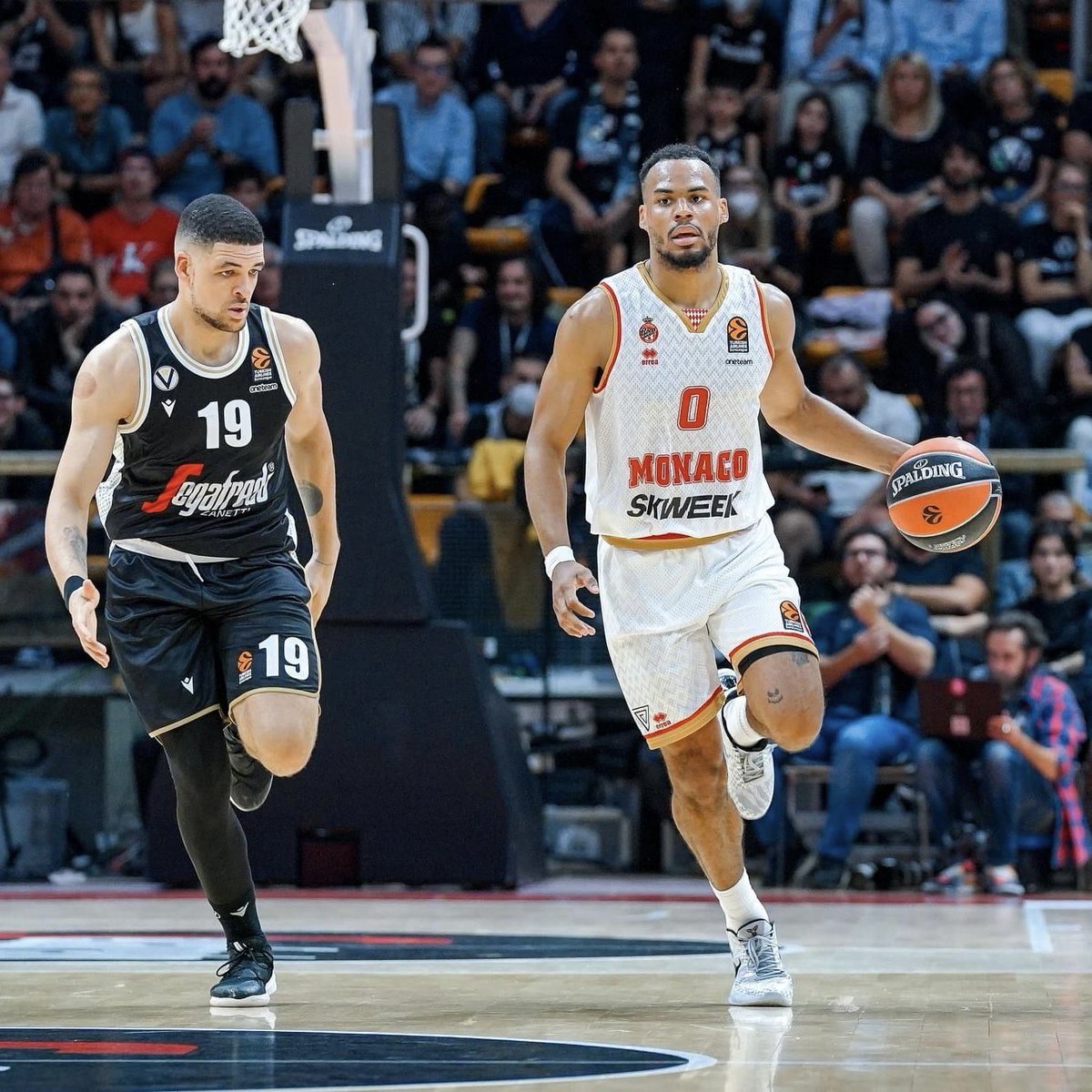 ParodyInsideEL's tweet photo. 💣💥🚨BOOOOOM‼️

🇷🇸#KKPartizan in advanced discussions with 🇫🇷Elie Okobo

Zeljko Obradovic is a big fan of his intangibles and basketball IQ

#Euroleague #KKP #kkcz #acb #lnbelite #FenerbahceBeko #olympiacosbc #paobc #rocateam #betclicelite #finalesbetclicelite #lkl #lba #fener https://t.co/TabiLGwHWh
