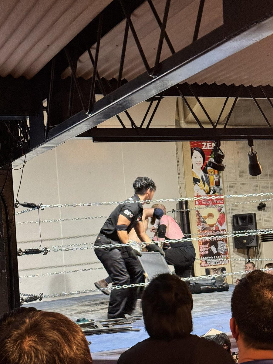 piddling_worker's tweet photo. ありがとうスーパー・レフ
ありがとうICW
ありがとう参戦選手、スタッフの皆さん
#superref
#吉野恵悟 レフェリー
#ICWNHB https://t.co/9FNDseZmMT