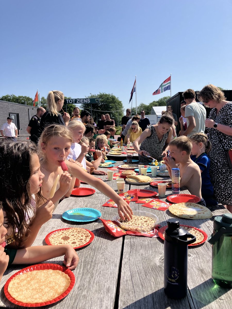 KlarySchepel's tweet photo. ⁦laatste training Draakjes ⁦@vvwinsum⁩. Kinderen winnen vet van de ouders👌 https://t.co/b0G52r9lti