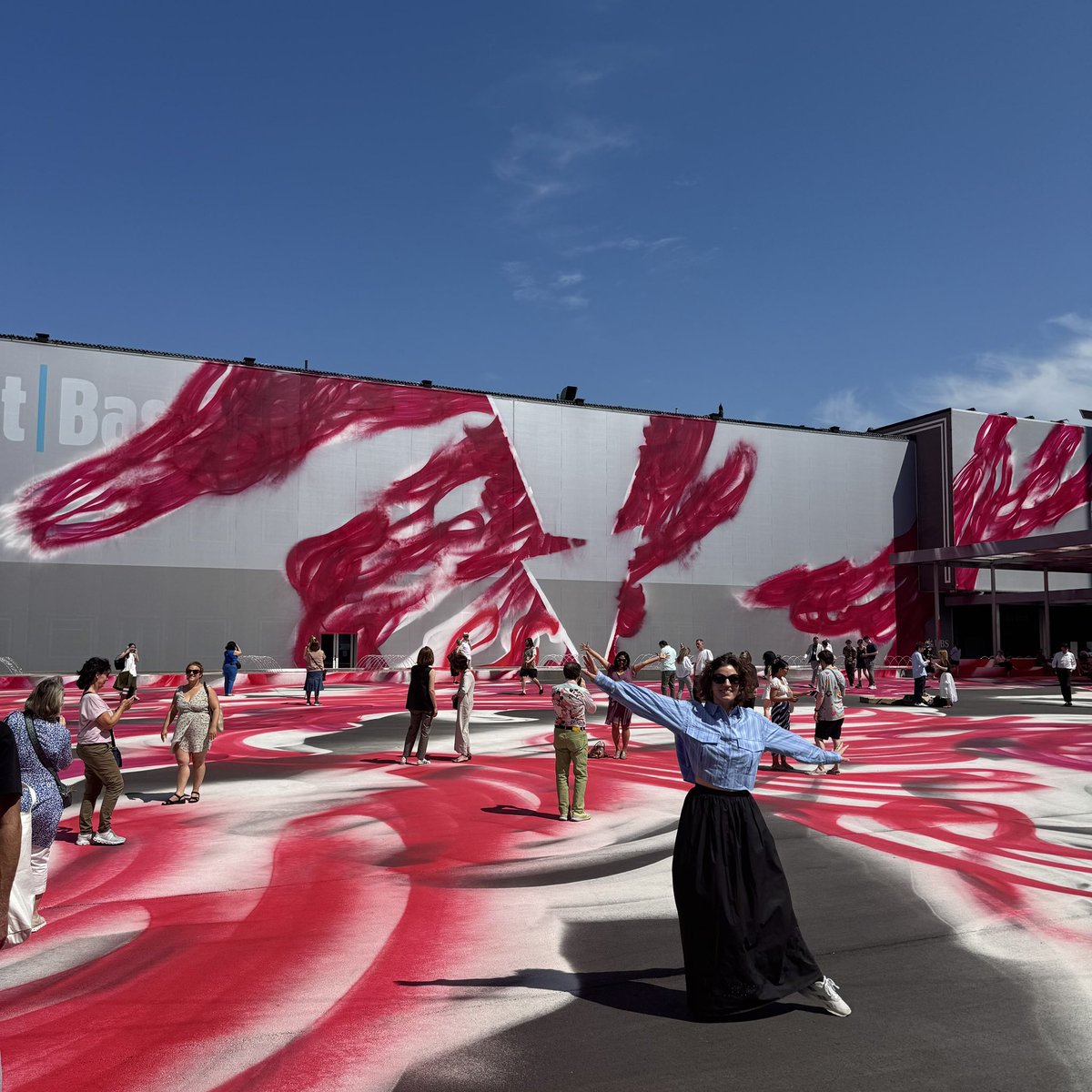 GM dear ones! 

Live you BIGGEST &amp; BRIGHTEST life ✨✨✨

<a href="/ArtBasel/">Art Basel</a>