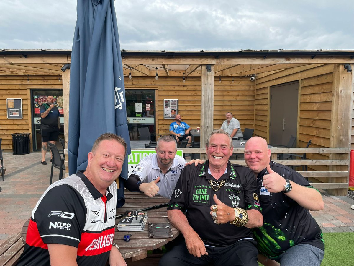 Playing at Bradmoor Farm Sports Bar today. Bumped into some legends <a href="/ColinJawsLloyd/">ColinJawsLloyd</a> <a href="/BobbyGeorge180/">Bobby George</a> <a href="/RitchieEdhouse/">Ritchie Edhouse</a>