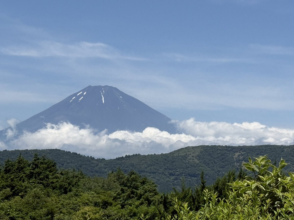voices1979's tweet photo. 有家人自遠方來不亦樂乎😆
箱根温泉に行きました🥰
￼ホテルから富士山に見えます😳 https://t.co/5NSHHQbIL3