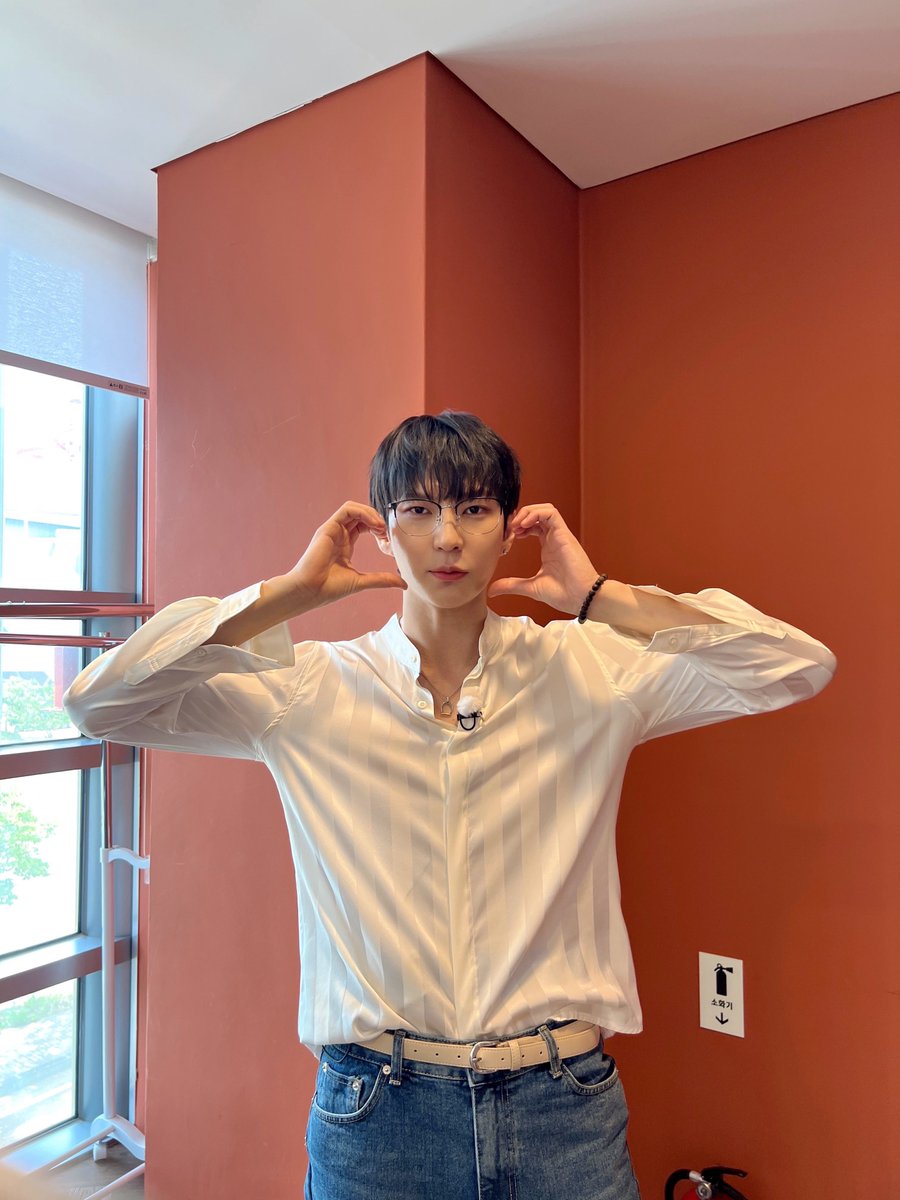 OfficialJTW_LEO's tweet image. [📸PHOTO]

JTBC ‘아는 형님’ 비하인드✨

더 많은 사진은 정택운 공식 홈페이지에서 확인하세요🫶🏻

📌 jtwleo.bstage.in/contents/6853a…

#정택운 #JUNGTAEKWOON
#레오 #LEO
#뮤지컬 #멤피스 #휴이 #택휴이
#아는형님