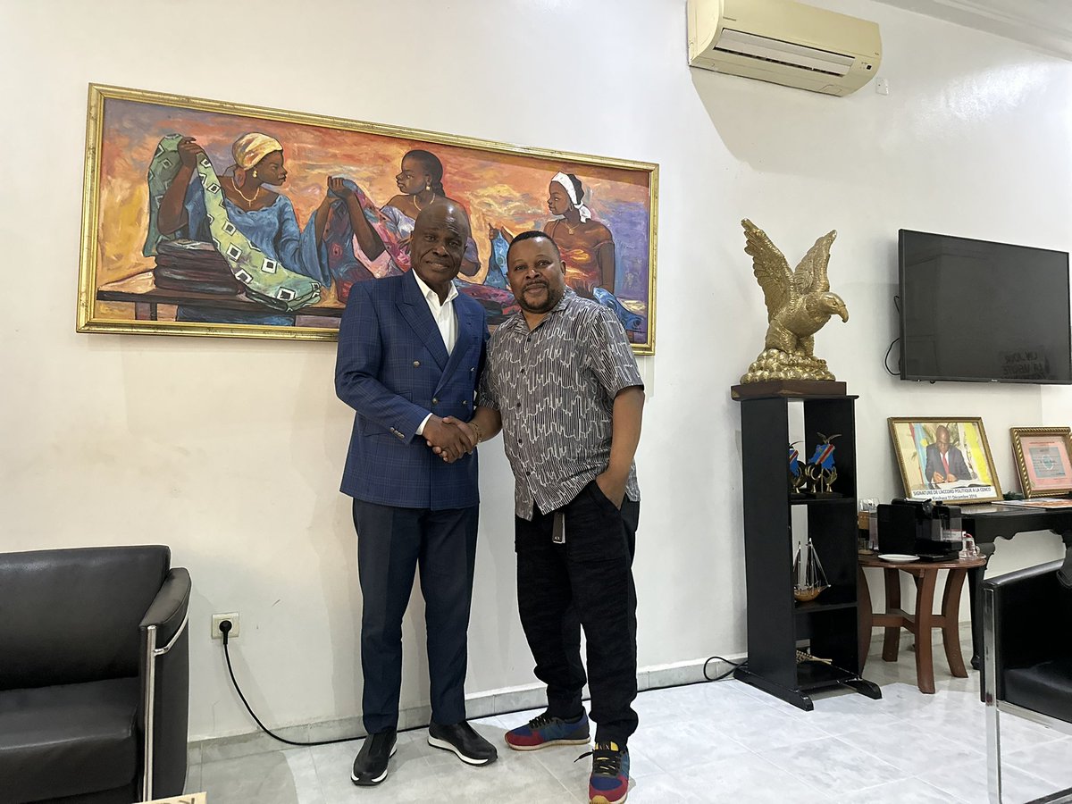 CKMbala's tweet photo. CAMP DE LA PATRIE !
Un très bon entretien cet après midi avec celui que j’avais identifié comme etant le Soldat Du Peuple, le leader du Camp de la Patrie , le prochain, le #PR06 @MartinFayulu. La RDC gagnera cette bataille, PAS de balkanisation Ni compromission. Pas de brassages. | Yaya na Leki na ye !