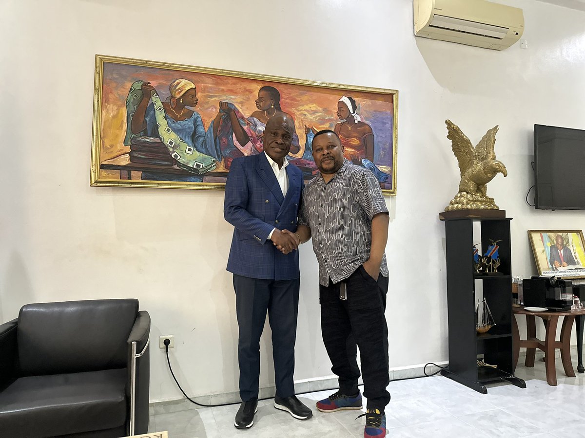 CKMbala's tweet photo. CAMP DE LA PATRIE !
Un très bon entretien cet après midi avec celui que j’avais identifié comme etant le Soldat Du Peuple, le leader du Camp de la Patrie , le prochain, le #PR06 @MartinFayulu. La RDC gagnera cette bataille, PAS de balkanisation Ni compromission. Pas de brassages. | Yaya na Leki na ye !