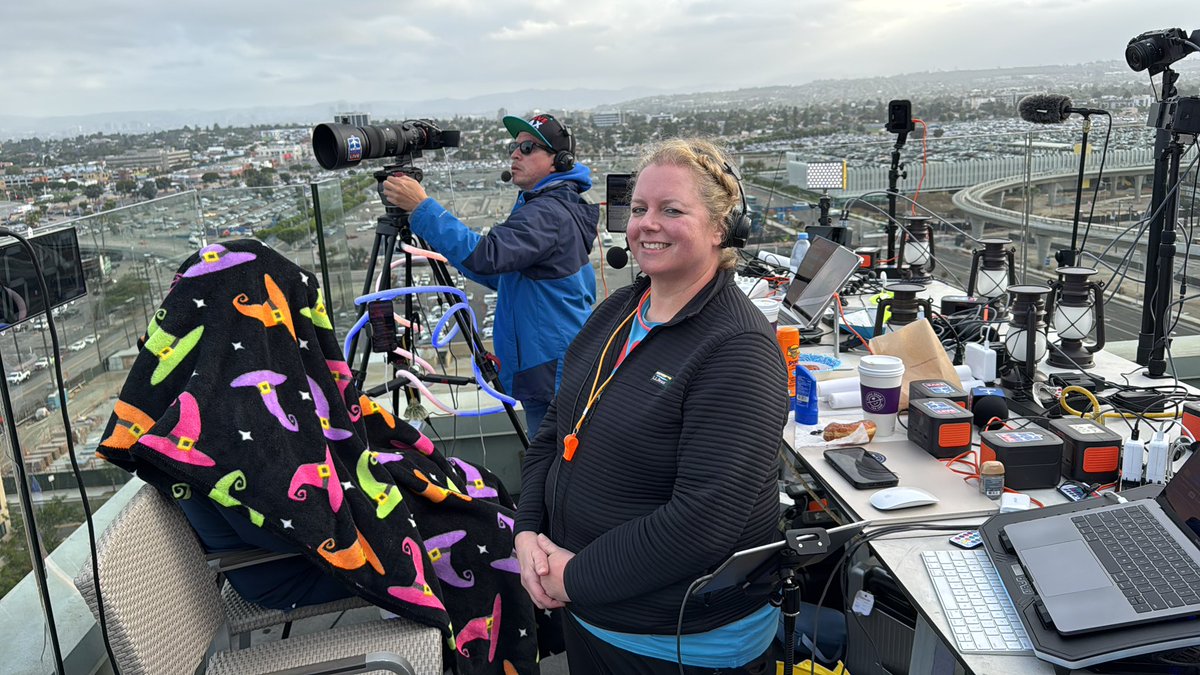 airlinevideos's tweet photo. It’s just past 7am here in Los Angeles, and we’re entering the home stretch of our EPIC 24 Hour Stream! Who’s still with us?! Catch the Saturday morning LAX action…
#aviation #LAX #whereskevin
Ultimate Plane Spotting Marathon: 24 Hours LIVE at LAX! (Part 2) June 21... https://t.co/61H8luBkxf via @YouTube