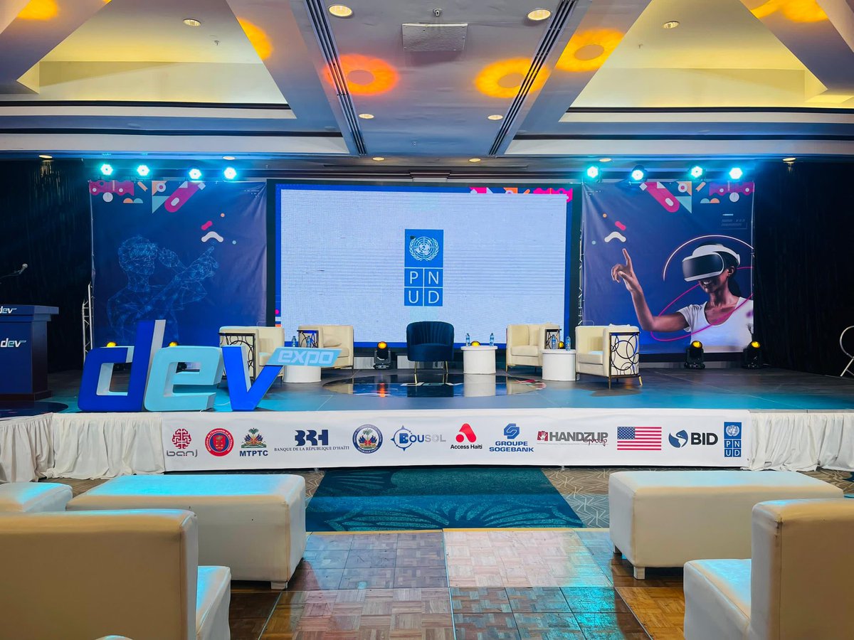 Bonjour! <a href="/devexpoht/">Dev Expo</a> ! On va commencer! Vous pouvez nous rejoindre en ligne avec ce lien: bit.ly/reservation_de…