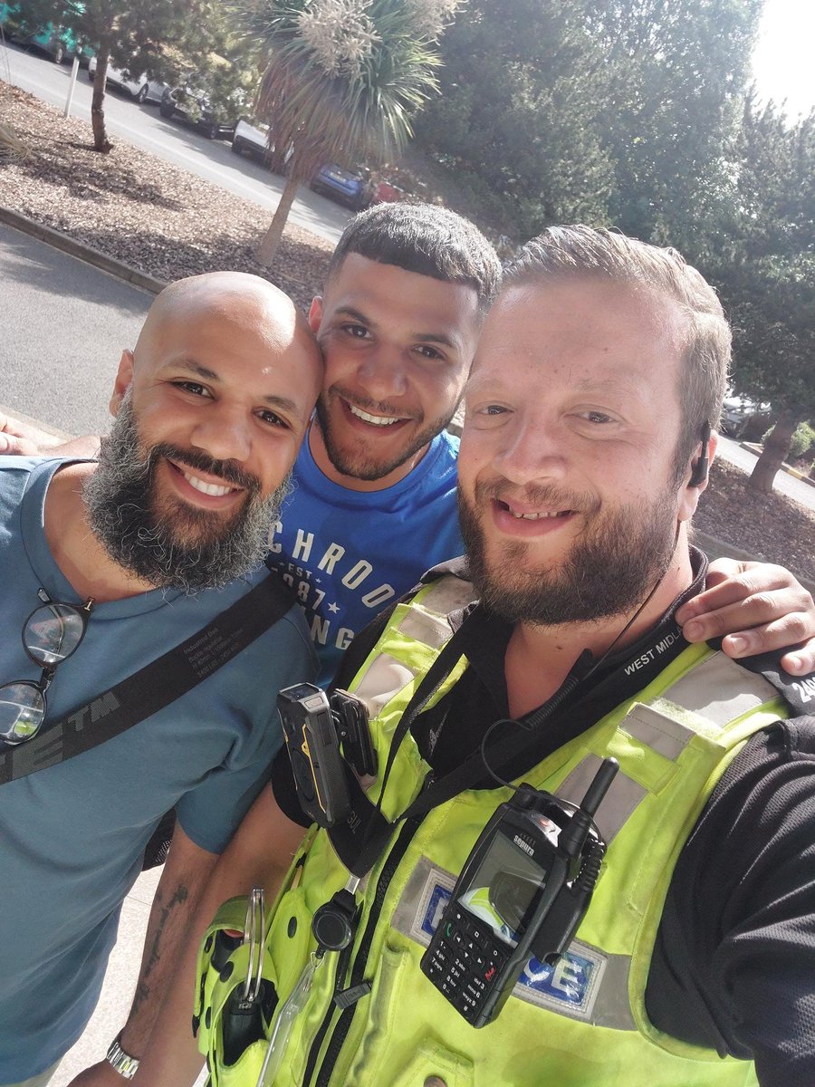 Smith's Wood, Kingshurst & Castle Bromwich Police (@smithswoodwmp) on Twitter photo Officers have come across
<a href="/MatchroomBoxing/">Matchroom Boxing</a> CEO <a href="/EddieHearn/">Eddie Hearn</a> and Birminghams own champions #YAFAI brothers completing the 'Fight day 5k run'. Great to see Birmingham being put on the map with Boxing at the <a href="/bppulseLIVE/">bp pulse LIVE</a> arena. Good luck to those involved in the show. #fightday5k Officers have come across
<a href="/MatchroomBoxing/">Matchroom Boxing</a> CEO <a href="/EddieHearn/">Eddie Hearn</a> and Birminghams own champions #YAFAI brothers completing the 'Fight day 5k run'. Great to see Birmingham being put on the map with Boxing at the <a href="/bppulseLIVE/">bp pulse LIVE</a> arena. Good luck to those involved in the show. #fightday5k