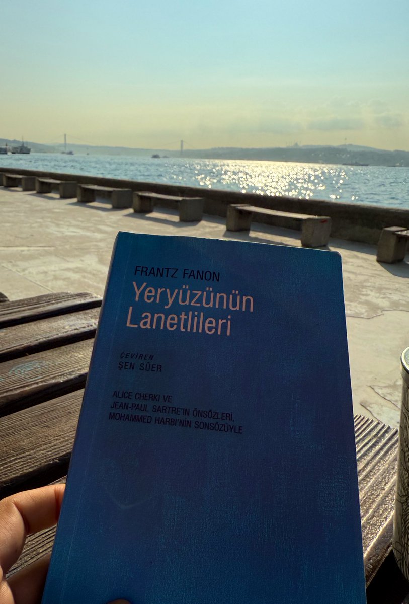 Ulusal bilinç, tüm halkın en derin umutlarının örgütlü cisimleşmesi değilse, halk seferberliğinin en elle tutulur ve en dolaysız ürünü değilse, yalnızca ilkel, boş ve kırılgan bir kabuk olacaktır.
#fanon #yeryüzününlanetlileri #kitapalıntı
