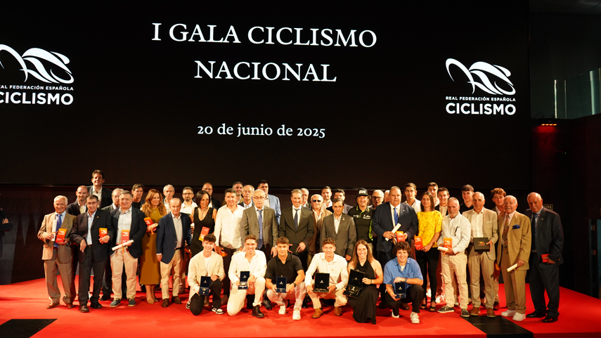 La I Gala del Ciclismo de la Real Federación Española de Ciclismo premia a más de 40 personas e instituciones.

✍️Noticia completa: ciclismoafondo.es/competicion/no…