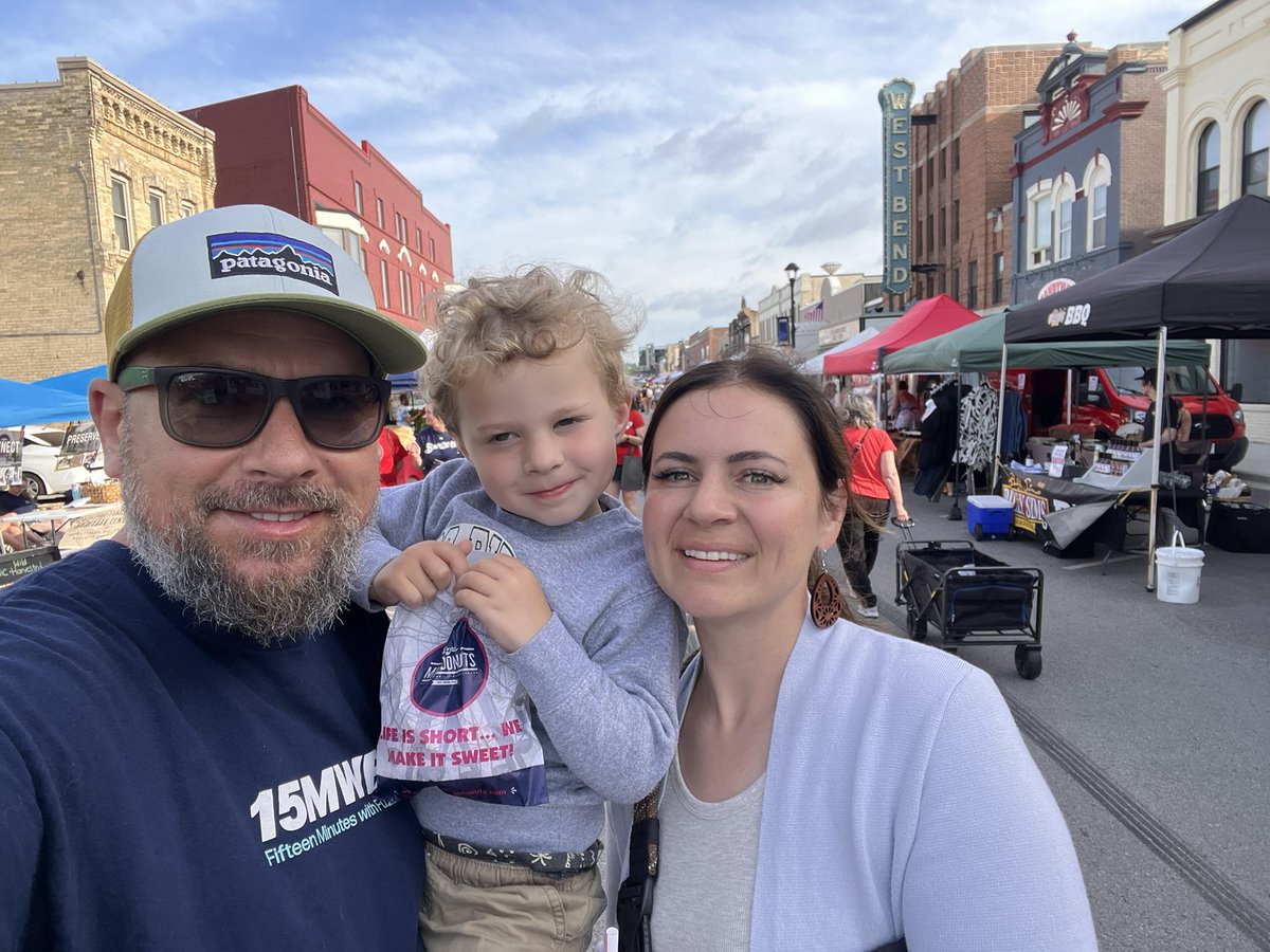 ashreichert27's tweet image. Early morning stop at the West Bend Farmers Market with Crew and Justin before kicking off Saturday office hours! We beat the heat (barely!) and now it’s time for a full day of marriage licenses—love is in the air….and so is the summer heat!
#thankgoodnessforthebreeze…