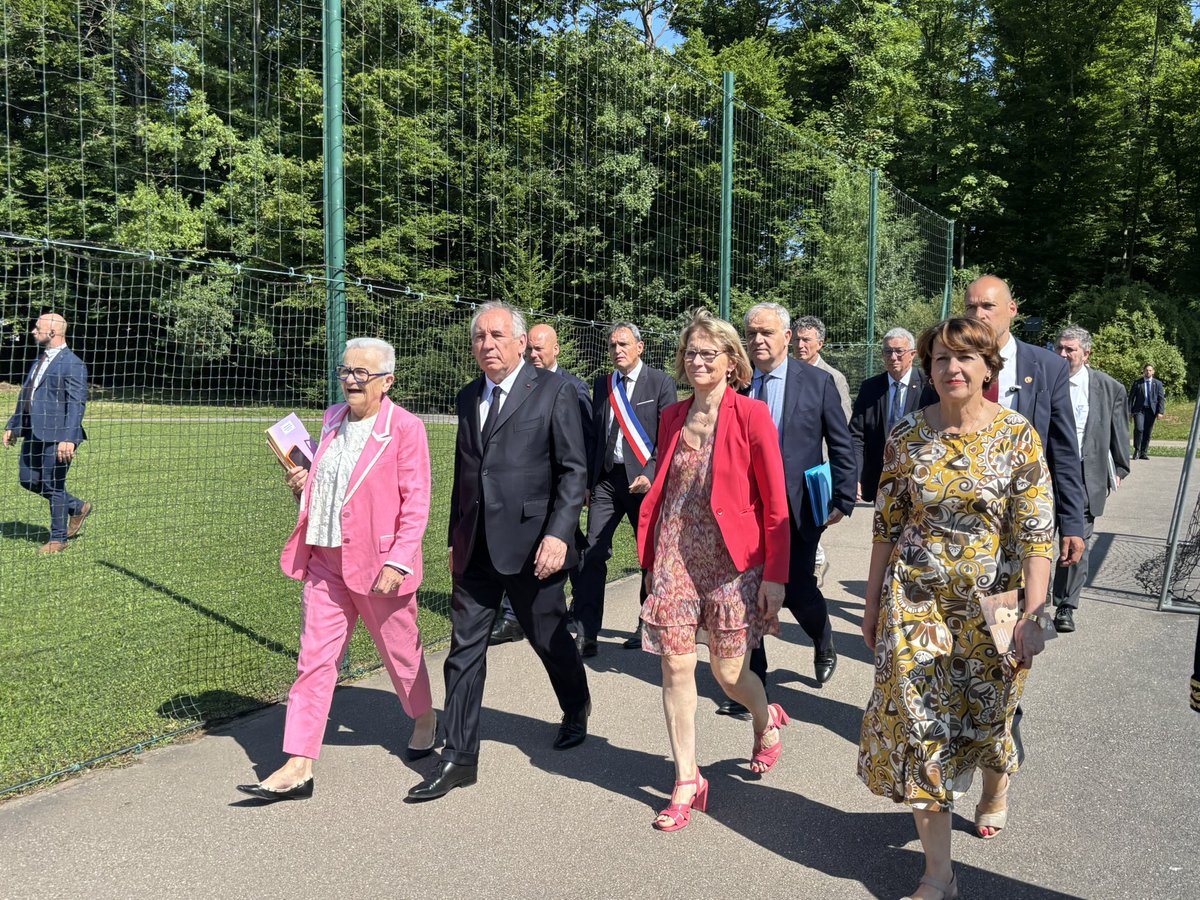 FrancoiseGatel's tweet image. ✨Retour sur le comité interministériel aux ruralités aux côtés du Premier ministre @bayrou, de @frebsamen et de mes collègues du @gouvernementFR .

🏡Avec 22 millions d’habitants répartis sur 88 % des communes françaises, la ruralité constitue une part essentielle du territoire…