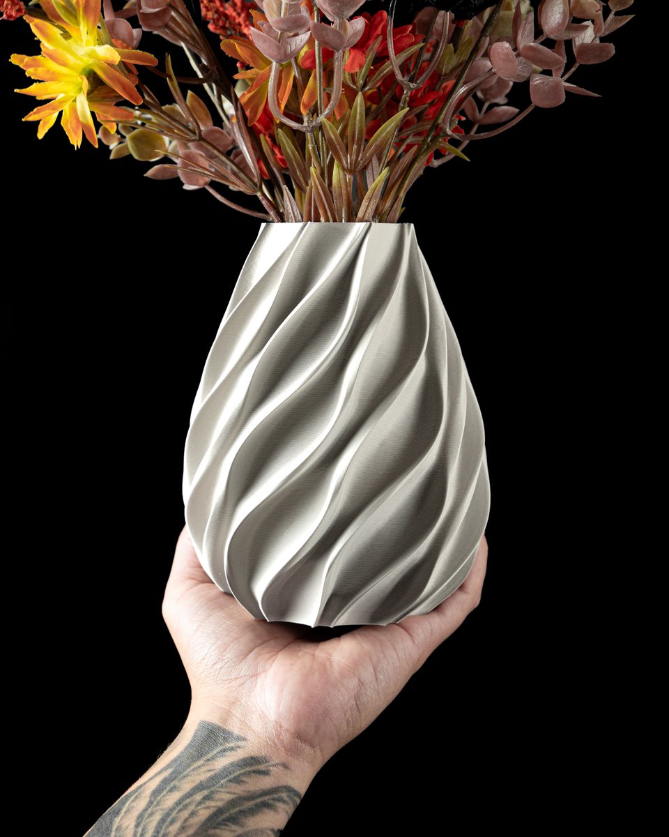 MODERNMACHINE3D's tweet image. Twisted Flower Vase by MODERN MACHINE
STL available on our @Thangs3D profile. You can start 3D printing this yourself.