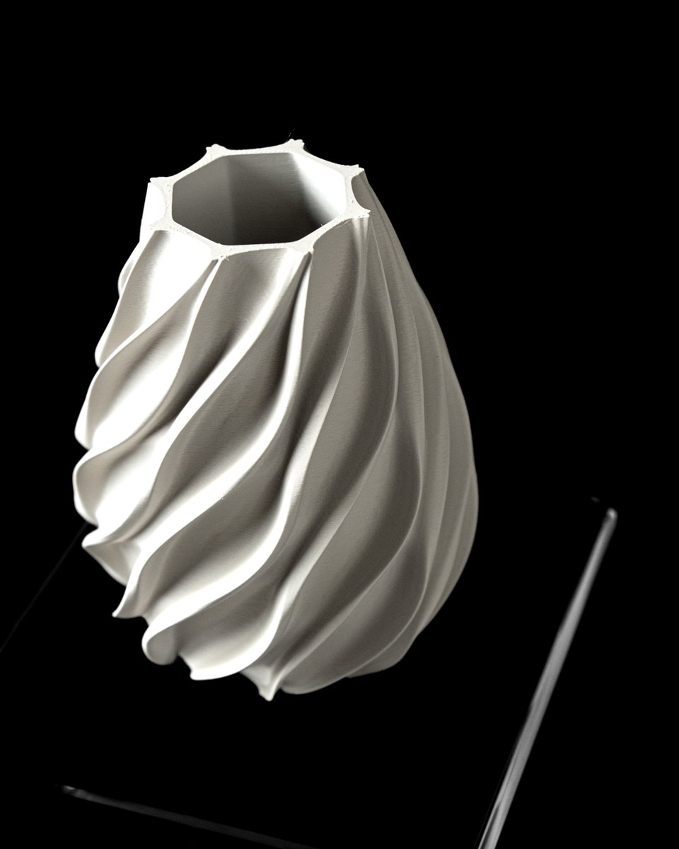 MODERNMACHINE3D's tweet image. Twisted Flower Vase by MODERN MACHINE
STL available on our @Thangs3D profile. You can start 3D printing this yourself.