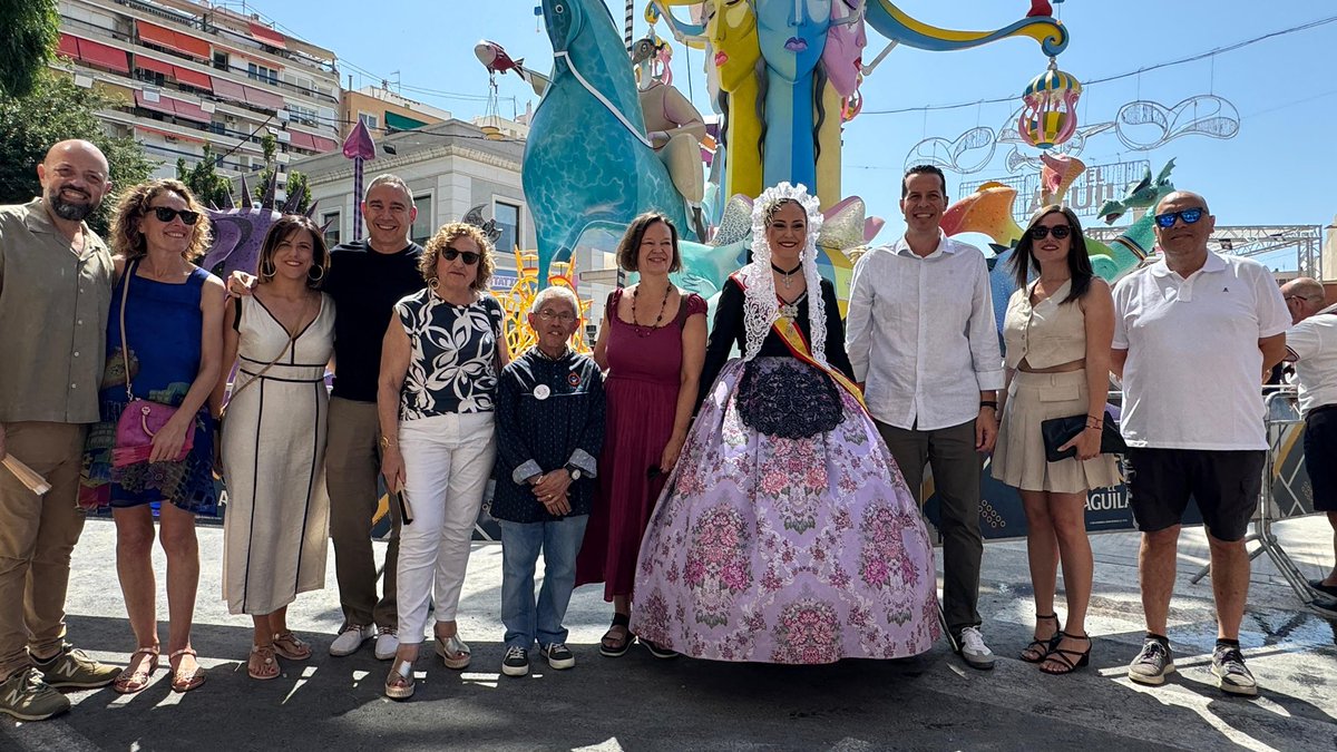 Hoy hemos disfrutado de una jornada más de les Fogueres d'Alacant junto a nuestro Secretario General, <a href="/ruben_alfaro/">Rubén Alfaro</a> . Una jornada de tradición y alegría que nos une 🔥 #Fogueres2025 #PSOEAlacant