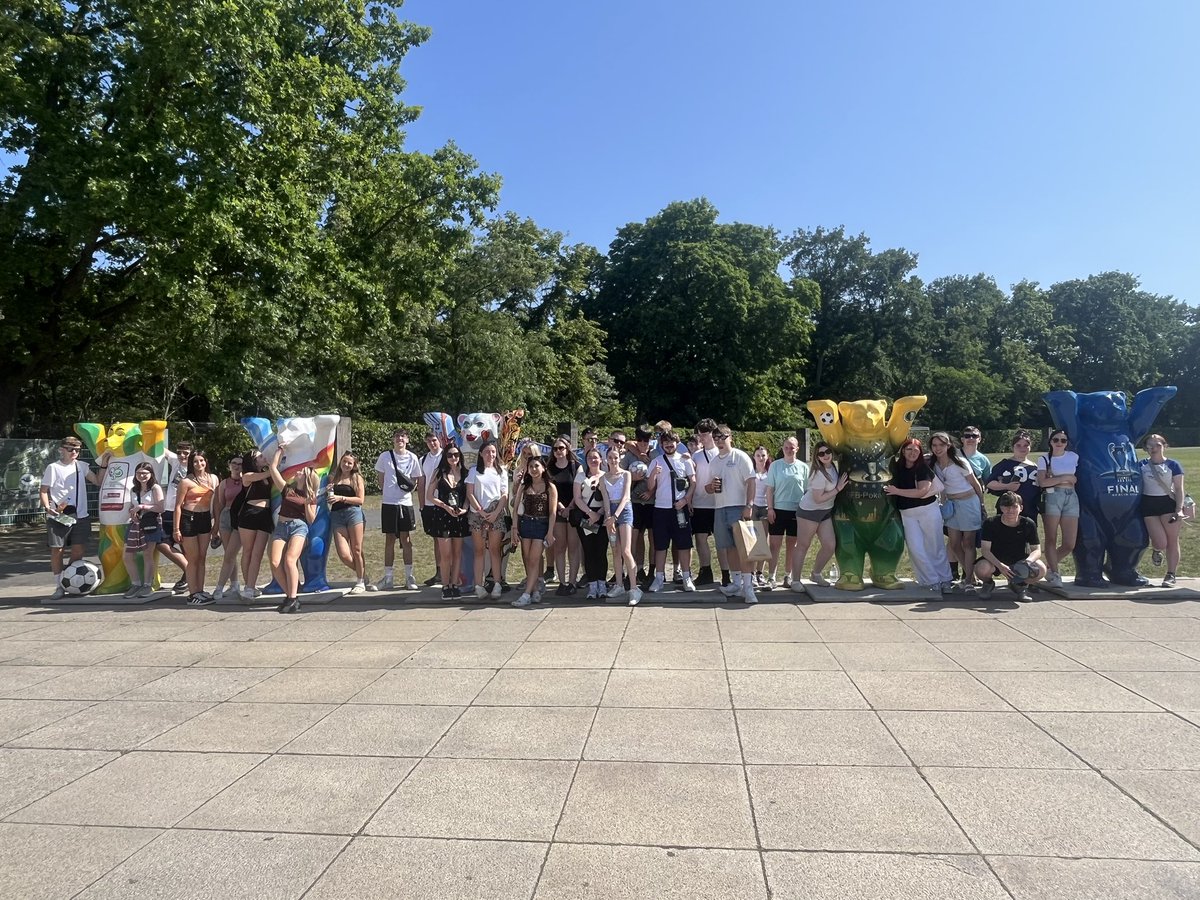 Ice cream ✔️
Berlin merch ✔️
Money well spent 😎🍦🛍️
#BerlinGHS