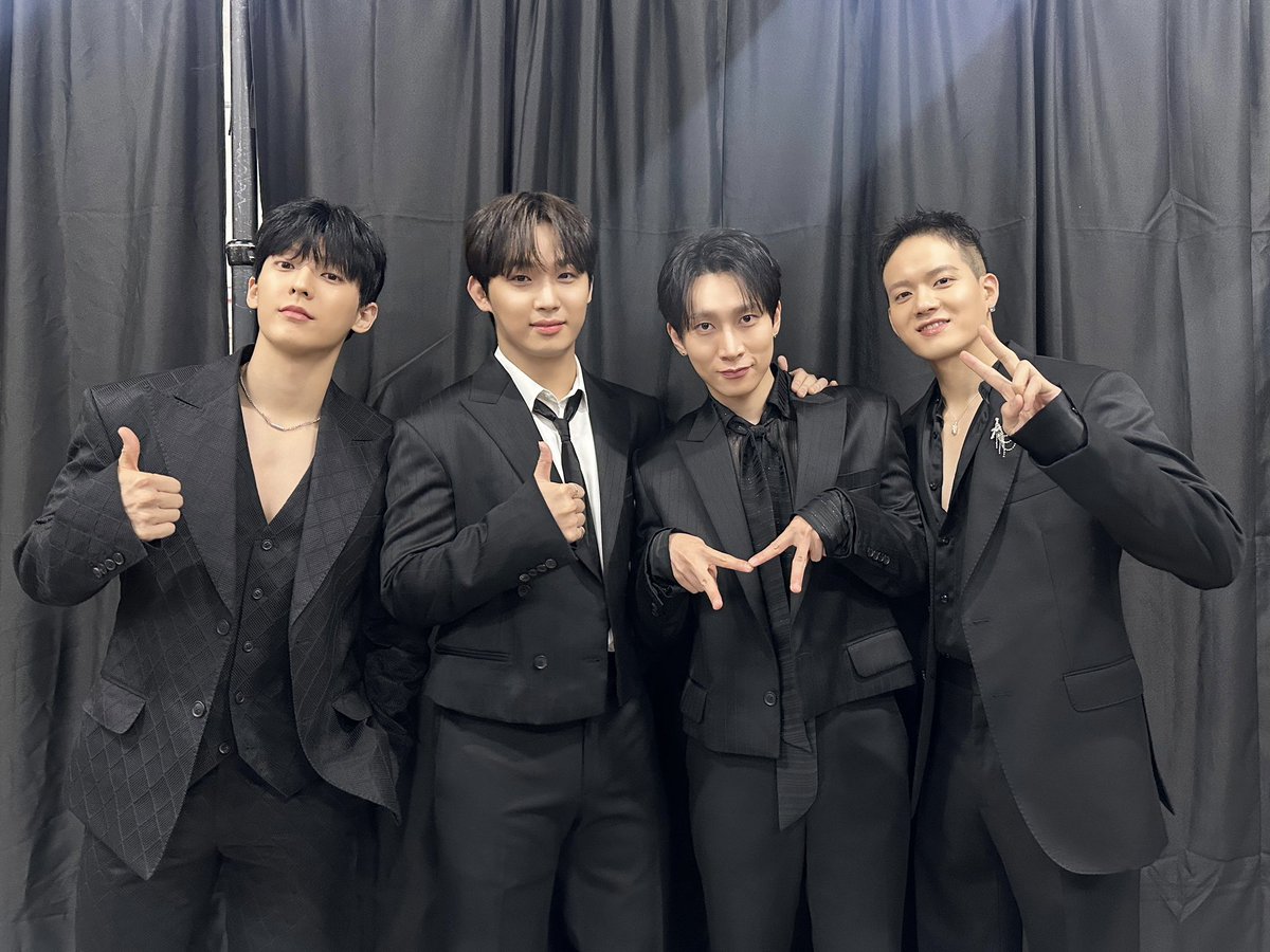 BTOBCOMPANY's tweet photo. [📂]

📂 B:CHIVE
└📁 제 34회 #서울가요대상 

서울가요대상에 비투비의 등장⁉️
MELODY에게 감동과 행복을 전한다는 거지 〰️

#비투비 #BTOB
#서은광 #SEOEUNKWANG
#이민혁 #LEEMINHYUK
#임현식 #LIMHYUNSIK
#프니엘 #PENIEL https://t.co/2lO01odXB6