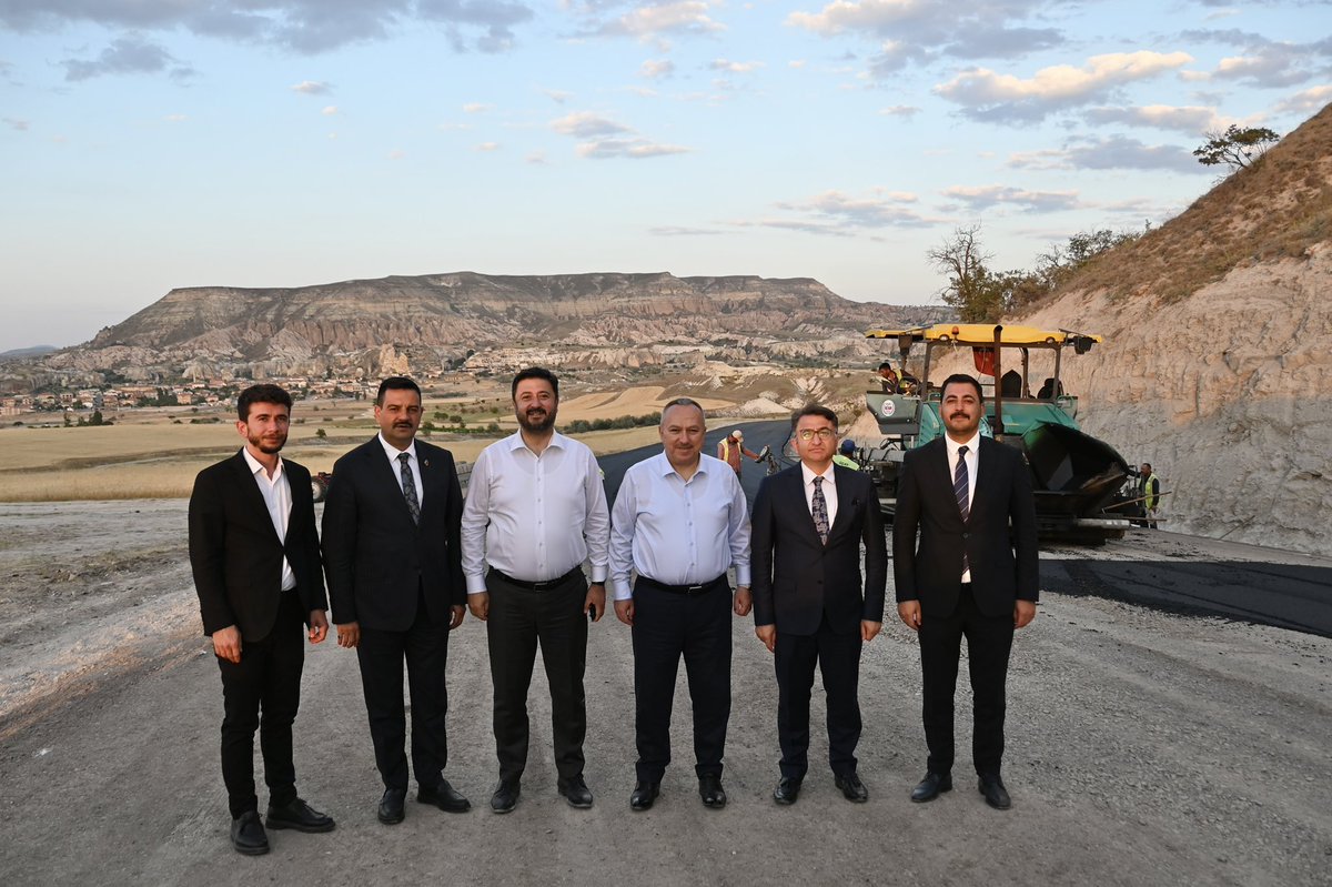 Valimiz Sn. <a href="/ValiFidan/">Ali Fidan</a>, AK Parti Nevşehir Milletvekili Sn. Emre Çalışkan ile birlikte;

🚧 İlimizin en önemli turizm destinasyonlarından biri olan Göreme’ye alternatif güzergâh olarak kullanılan Göreme-Nevşehir bağlantı yolunda incelemelerde bulundu.

İhalesi, ödeneği ve