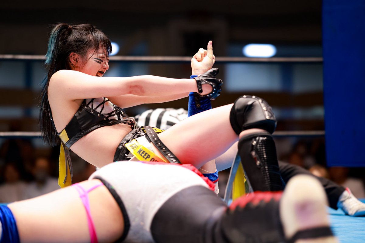 後楽園ホールありがとうございました！
怪我しているのままで防衛出来ました！
相手はYappyの肘を狙ったのは当然だけど、俺はギブしない！諦めない！ちゃむもいいパートナー的に肘に狙って絞り技をちゃんとカットして、そしてお返しにクレアの腕も狙った！