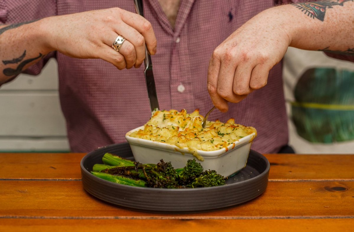 Have you tried our Fishermans pie yet? If not, you really need to head on down and give it a go! 🐠 😋 

#alleyesonthepies #wandsworth #putney #wandsworthpark #youngspubs