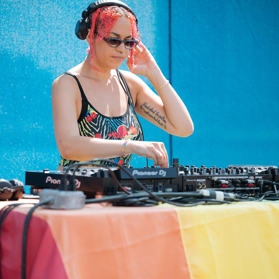 1-week until Navy Pier Pride! 🌈Join us Sat, June 28 @ 11AM for a FREE day celebrating LGBTQIA+ pride, diversity &amp; inclusion. 🙌✨Enjoy live music, powerful performances, and educational resources from community partners. Learn more: bit.ly/3SvllCa