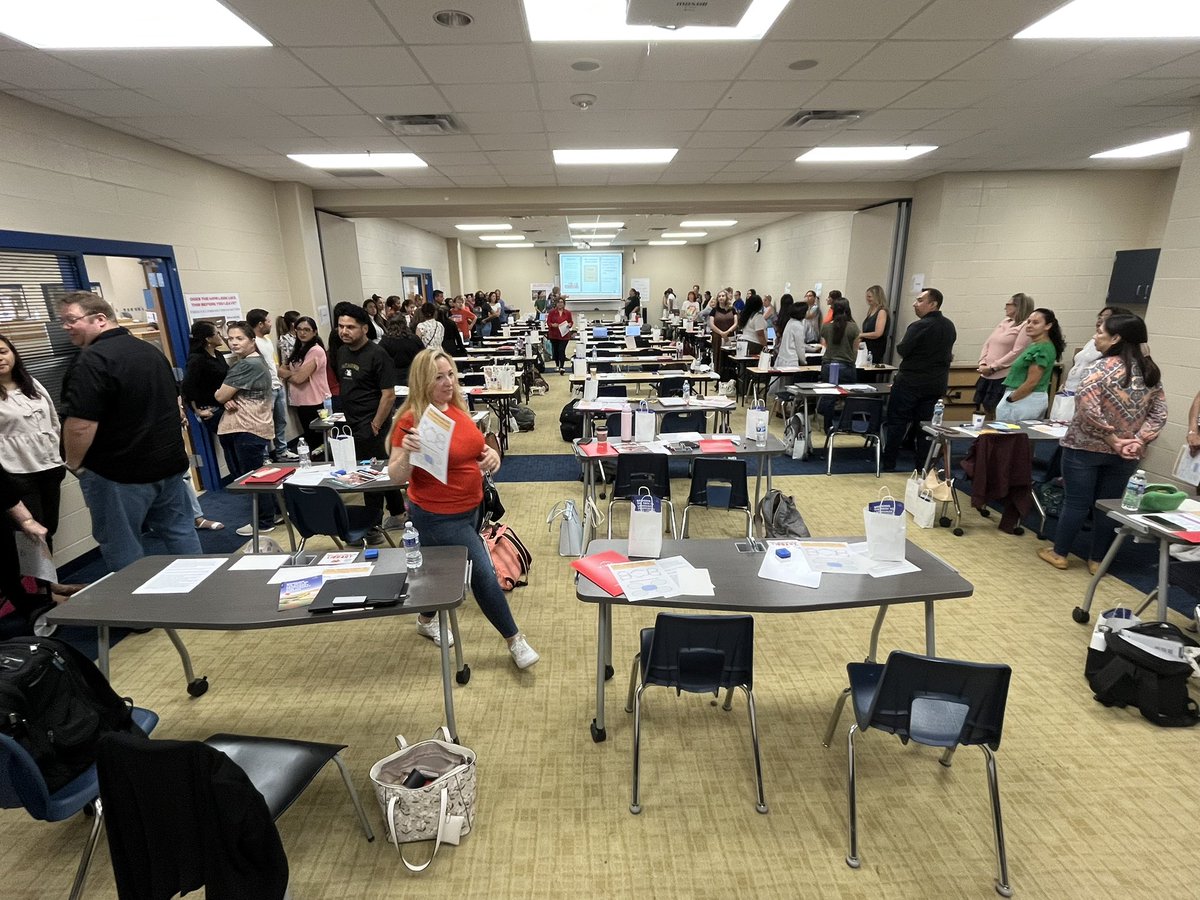 We are ready for a great day with <a href="/TFLA_Tweets/">TFLA</a> in San Antonio!! #langchat