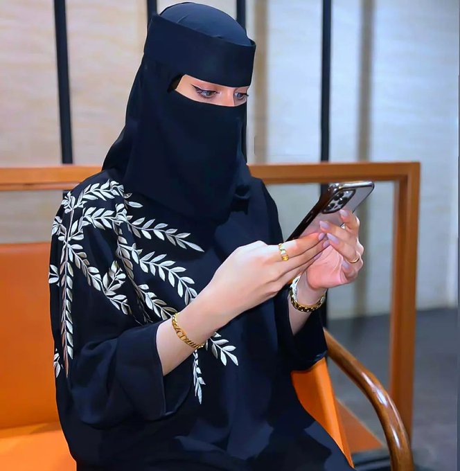 وش اللي يعدل مزاجك !؟😇
1 شاي
2 قهوه
3 فلوس