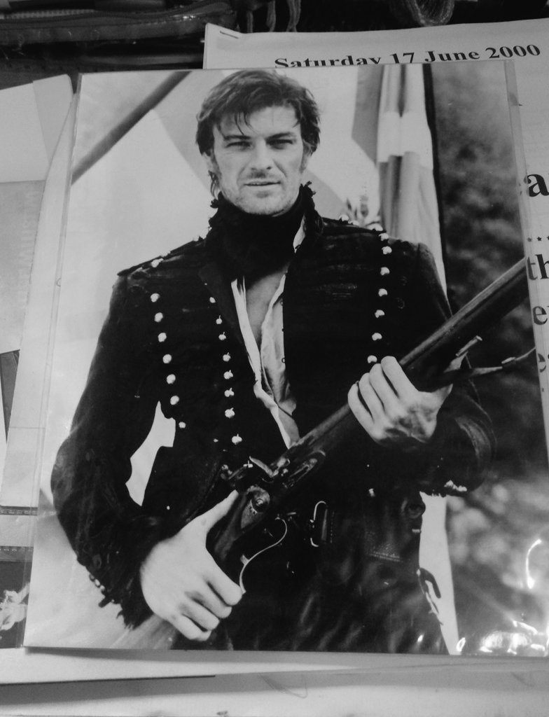 When you're cleaning out some old paperwork and find a little reward for your efforts... 😘😁
#SeanBean #Sharpe