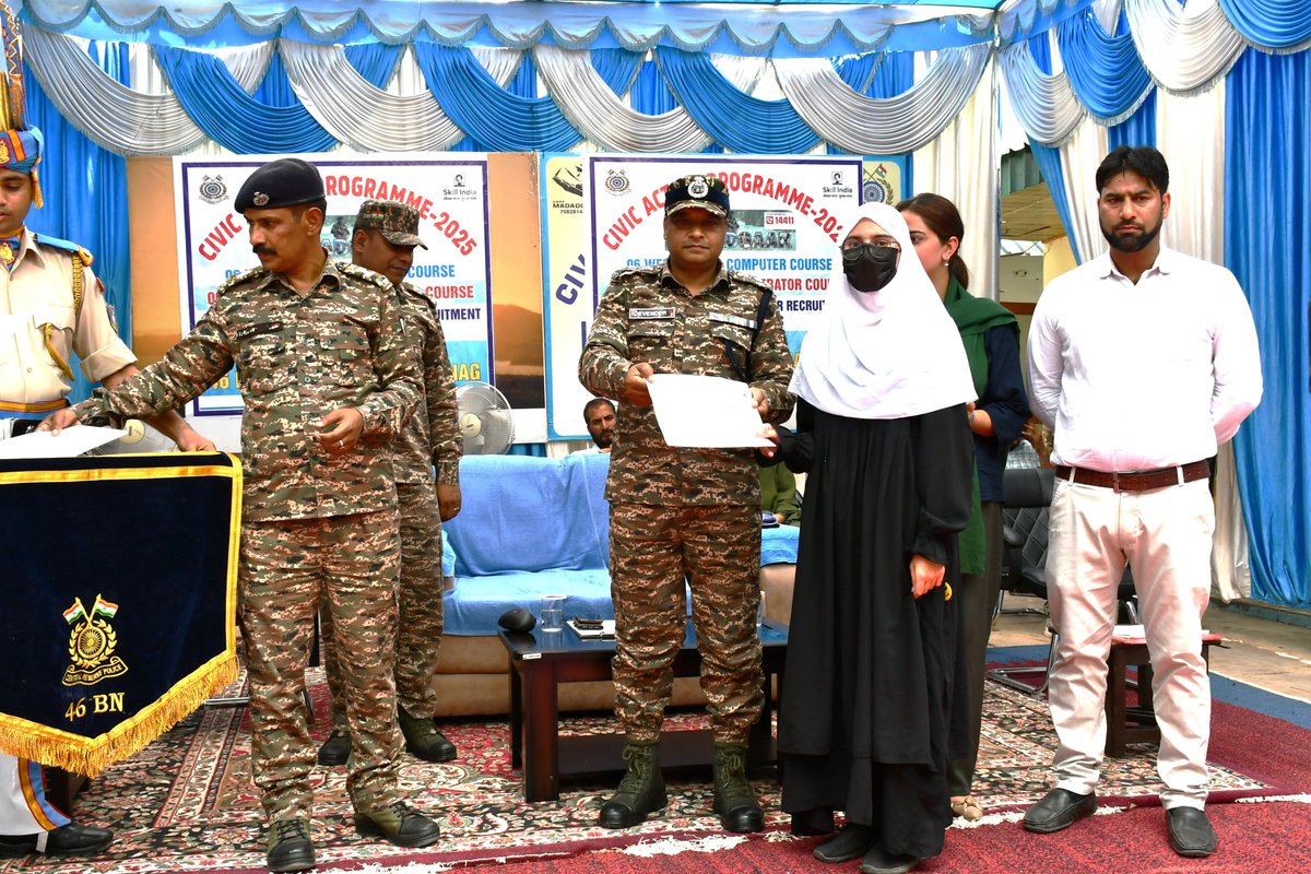 46BNCRPF's tweet photo. 46 BN CRPF organized the closing ceremony for the 6-week computer course,6-week coaching classes for youth, and 6-week data entry operator training,with a total of 120 students,in the presence Sh. Devender Singh Pal, (PMG) Commandant 46 BN CRPF @crpfindia @CRPFmadadgaar @KOSCRPF https://t.co/dgVHTI6vBL