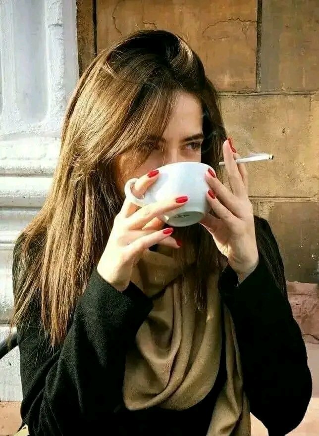 مل جائیں گے بہت سے تجھے مصلحت پسند 
مجھ سے نہ سر کھپا کہ بہت سر پھری ہوں میں...

#قومی_زبان