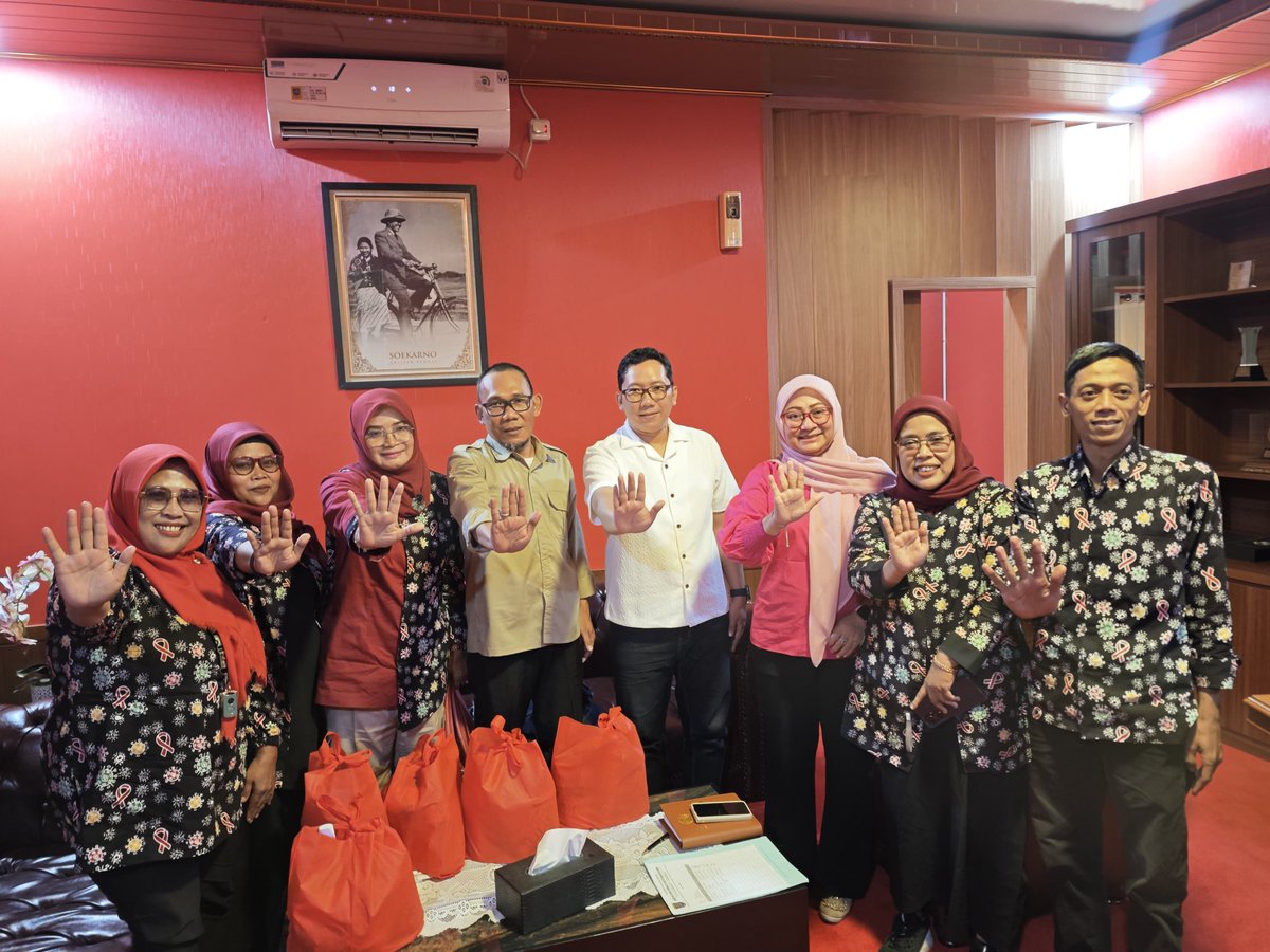 daniESyatirie's tweet image. Audiensi ke Wakil DPRD Kota Depok #empoYuni ngomongin HIV-AIDS