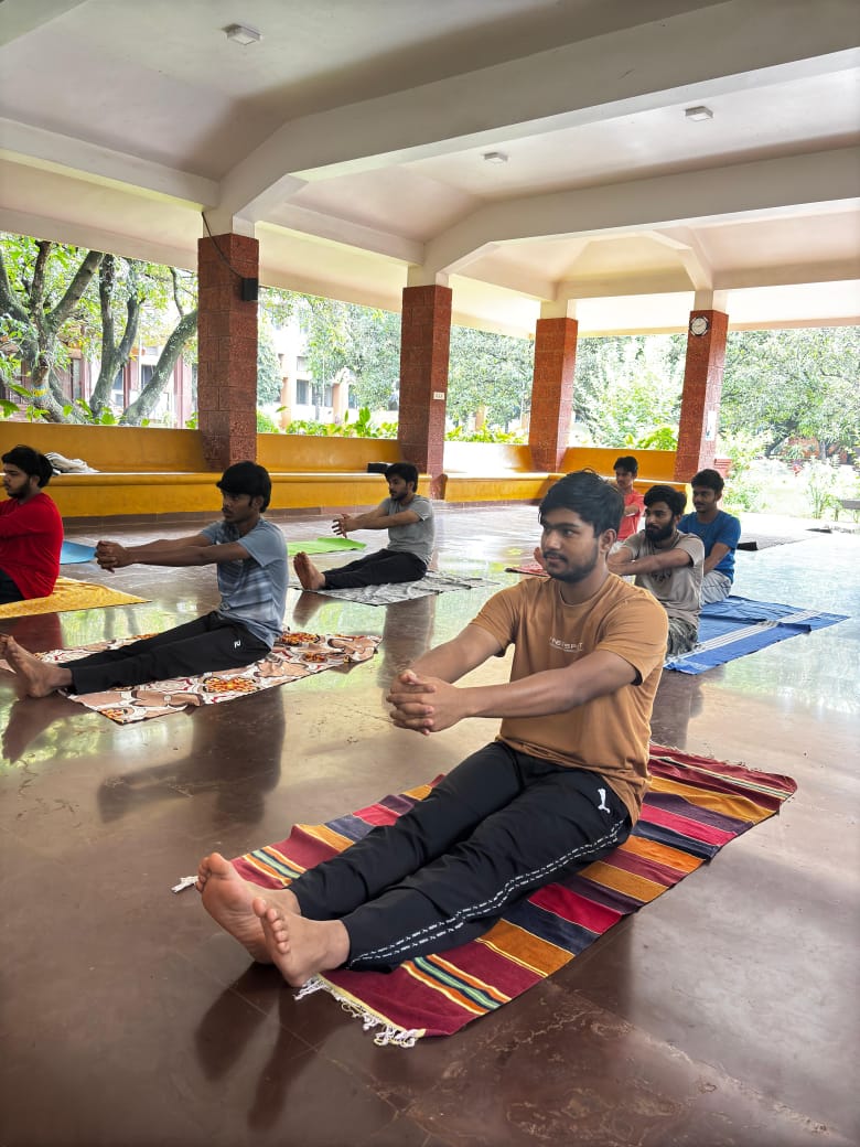 klsgitbelagavi's tweet photo. ๐งโโ๏ธ๐งโโ๏ธ KLS GIT celebrated International Yoga Day on 21st June 2025!
Faculty and students came together to embrace wellness and mindfulness. ๐ฟโจ
#InternationalYogaDay #KLSGIT #YogaForWellbeing #HealthyCampus #MindBodyBalance ๐๐ธ
@NKathavi https://t.co/UmiBPOevzl