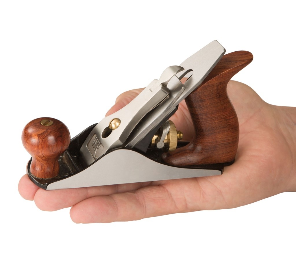 Have you seen a bench plane this small before? The no. 1 smoothing plane was originally sold to handle small smoothing jobs, sometimes in tight places, this plane is often held in the palm of one hand as one would use a block plane. Plus, it's darn cute!