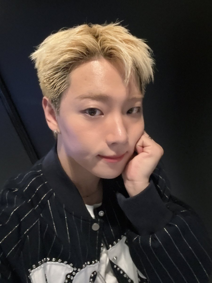 WM_ONOFF's tweet image. #이션

고마워 taipei

퓨즈들과 선배님들과 바나님들과 좋은 추억이었다…🧡