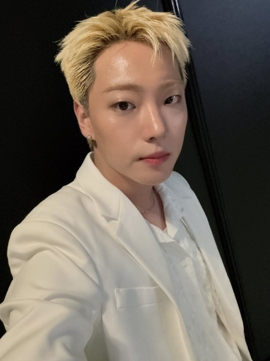 WM_ONOFF's tweet image. #이션

고마워 taipei

퓨즈들과 선배님들과 바나님들과 좋은 추억이었다…🧡