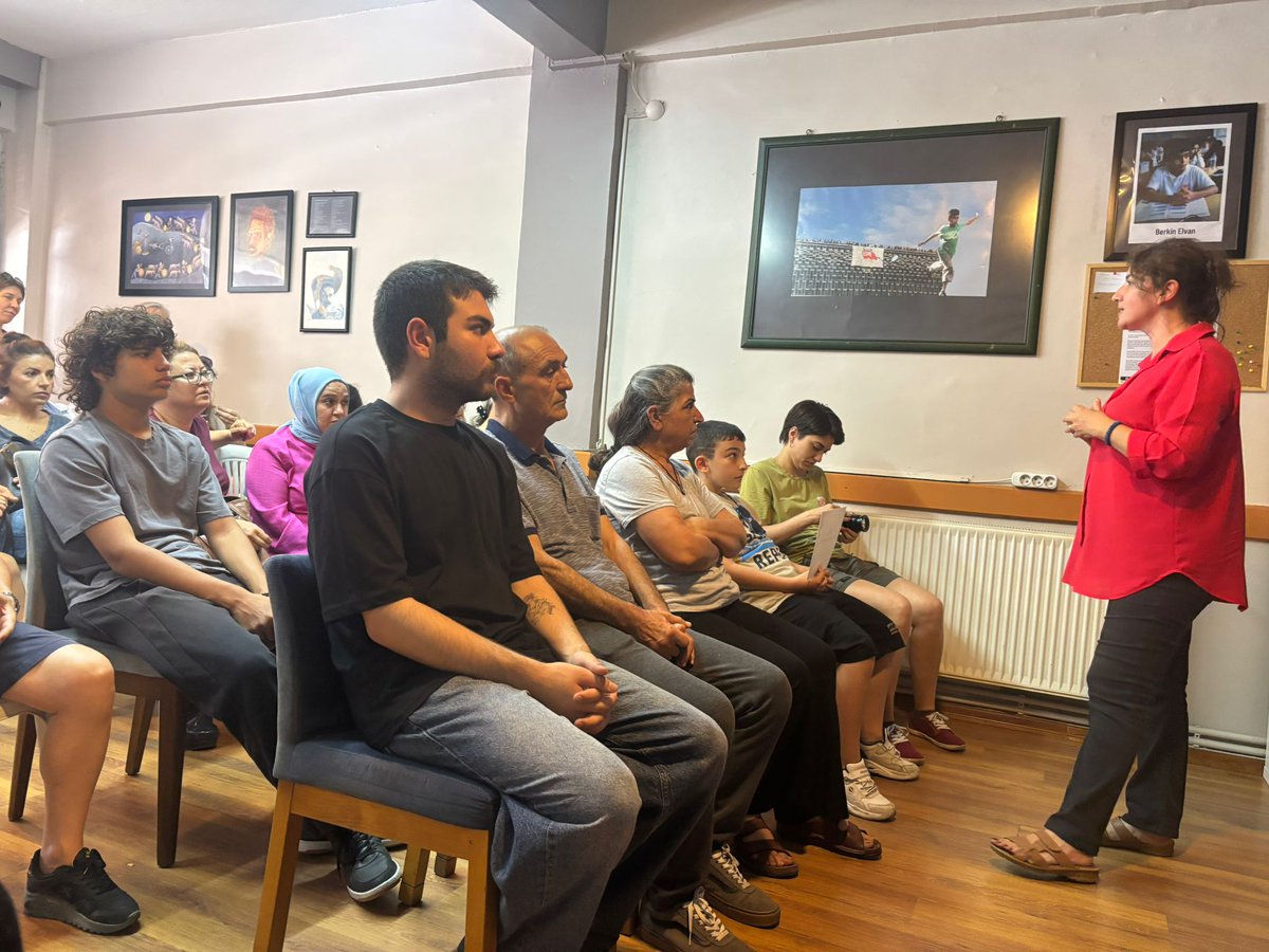 Küba ile Dayanışma için XX. Avrupa Zirvesi hazırlık toplantılarımız kapsamında bugün TKP Okmeydanı Semt Evi’ni ziyaret ettik. JMKDD Başkanı Nahide Özkan, Küba Cumhuriyeti İstanbul Başkonsolosu Raul E. Madrigal Cardenas, ICAP 1. Başkan Yardımcısı Noemi Ramona Rabaza Fernandez ve