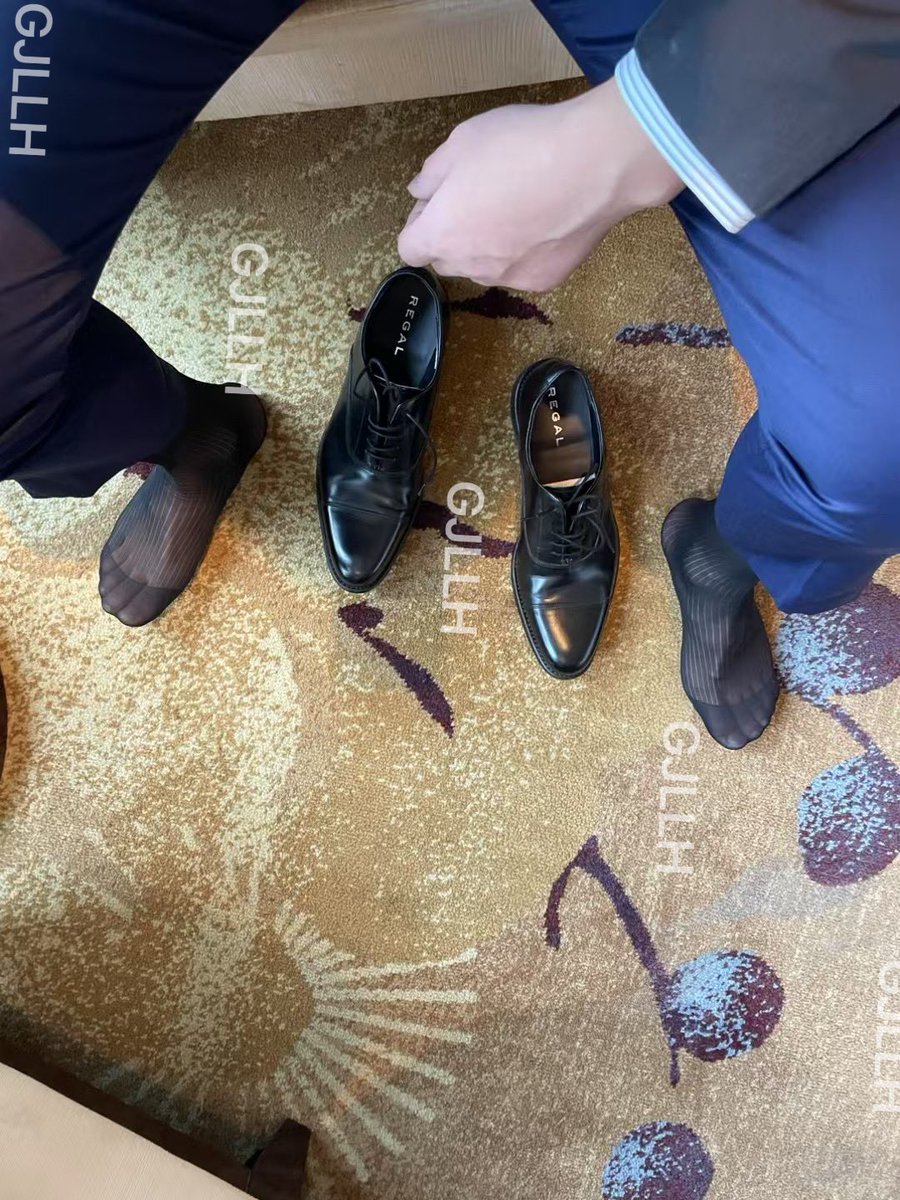 就喜欢这种又臭又大的丝袜脚