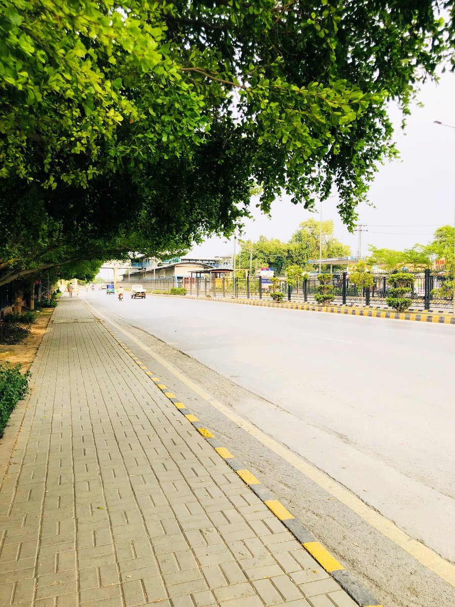 riazghafur's tweet photo. ممتازه زۀ د واؤرې ګټ شومه د جون په میاشت کښې
څۀ بې اختیاره ئې په سره غرمه کښې غاړه راکړه
#ممتازاورکزے
#rgviews https://t.co/jJ6u4jo2gI