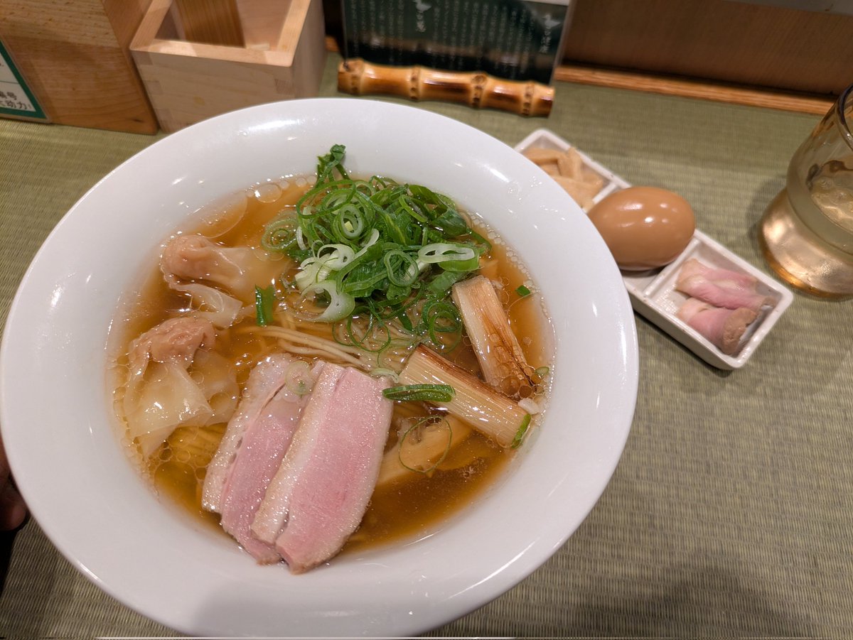 らーめん 鴨to葱 新宿店

新宿駅のエキナカなとこです。
美味しく頂きましたヽ(´ー｀)ノ