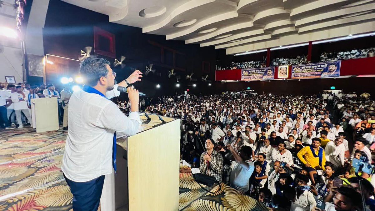 आज उत्तर प्रदेश के कानपुर में आयोजित "अस्तित्व बचाओ–भाईचारा बनाओ" प्रबुद्ध जनसम्मेलन में अपनों के बीच अनेक महत्वपूर्ण विषयों पर विचार साझा किए।
<a href="/BhimArmyChief/">Chandra Shekhar Aazad</a> <a href="/BhimArmy_BEM/">भीम आर्मी भारत एकता मिशन</a> <a href="/AzadSamajParty/">Aazad Samaj Party - Kanshi Ram</a>
