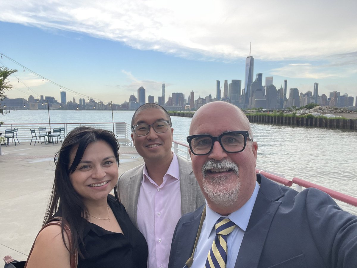 yoon_rs's tweet image. Thanks to @FractureDoc for your wise words of wisdom as our graduation speaker! Congrats to our chiefs and traumaplasty fellow on a job well done! #orthotwitter