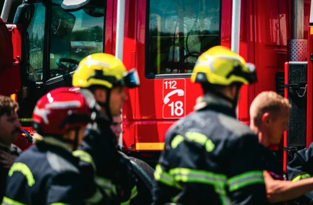 Un feu de forêt en cours dans la vallée de Planchetorte au sud de Brive.
lamontagne.fr/brive-la-gaill…