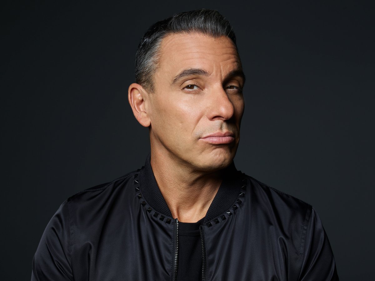 rickkogan's tweet image. Terrific @KoganAfterHours 5-7 pm Sunday @WGNRadio has Sebastian Maniscalco on starring in podcast, “Easy Money: The Charles Ponzi Story,” apple.co/EasyMoney; music from Champ Clark; @JuliaBachrach on “The Prairie School Legacy in Iowa Symposium,” Alfred Caldwell. Tune in