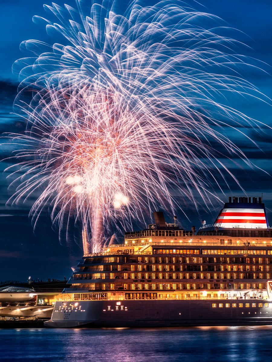 飛鳥Ⅲと横浜ナイトフラワーズ花火のコラボ写真を撮影しました。フィナーレ、1枚撮りです。
・
こちらは19：30から5分の花火。撮影15分前に現地到着し、14分でセッティングしてギリギリも良い所😝💦短いながら素晴らしい光景でした✨✨✨