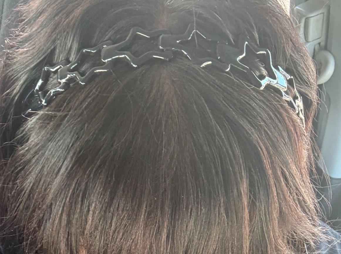found the cutest headband at the beauty supply store also found my hair dye there i aint NEVER going to sallys again cuz here it was only 7 bucks