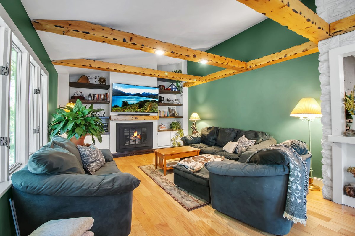 TheGiambraTeam's tweet photo. Discover your dream home in Cheektowaga! 🏡
Join us for Open House events on June 21 &amp; 22 from 11 AM–1 PM at 40 Lois Dr.

Tour this updated Cape Cod w/ spacious decks, modern interiors &amp; serene gardens.
📅 Save the date!

🔗 More info: https://t.co/Y0N3mxzJdl https://t.co/trVALmzzNd