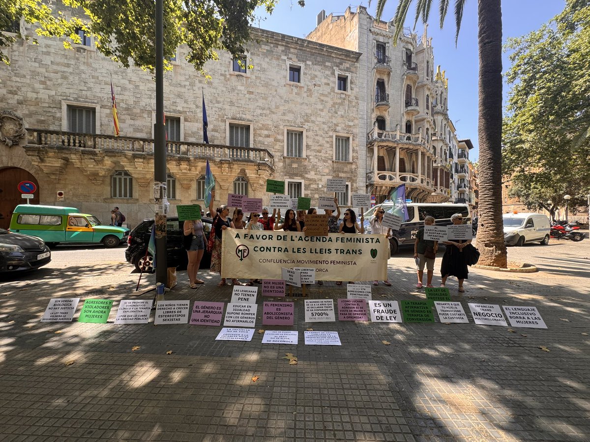 La ley trans es inconstitucional. 
En Mallorca lo tenemos claro.
Mujer NO es un sentimiento 
#LaLeyTransEsInconstitucional 
#NoAlBorradoDeLasMujeres
