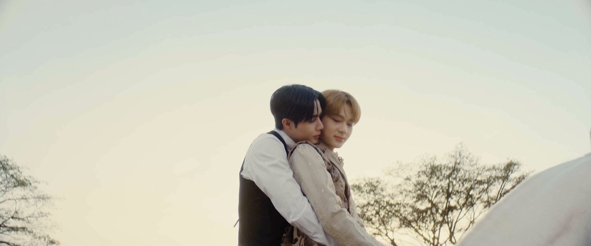 “อยากให้กอดก็บอกตรง ๆ สิครับ”

“รู้ก็กอดสิ”

พี่หิน 1 - 1 น้องอ้อย
ตีเสมอแล้วค่ะ งานนี้ไม่มีใครยอมใคร 🤣

MEENANAGARIN CITY
#TheNextPrinceEP8