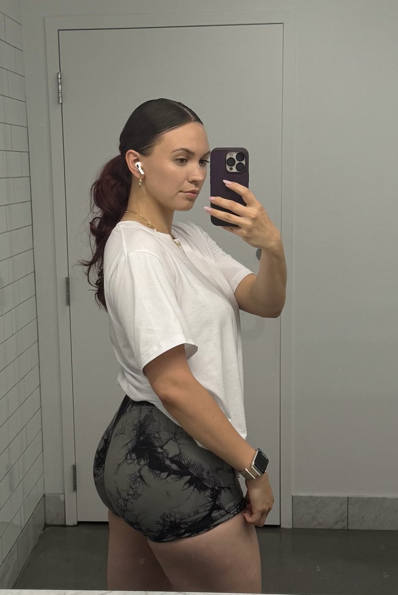 come work out with me and then fuck my throat after. k? thx 😇